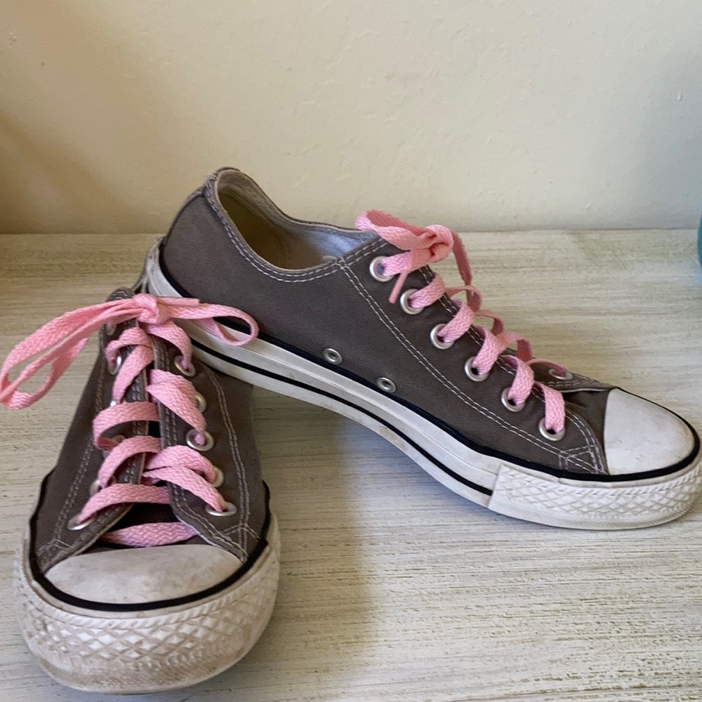 Converse tennis shoes